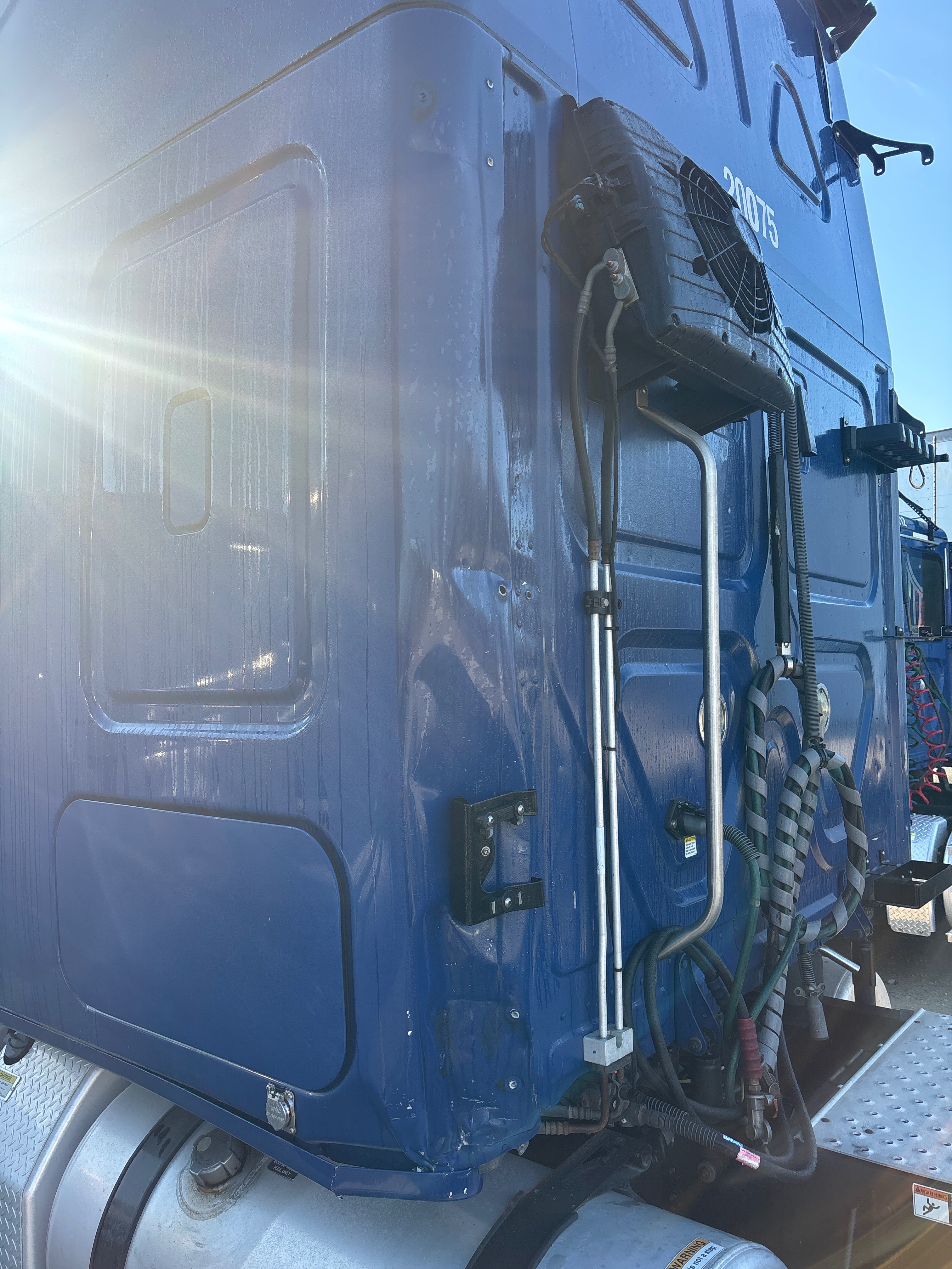 2020 FREIGHTLINER CASCADIA 126