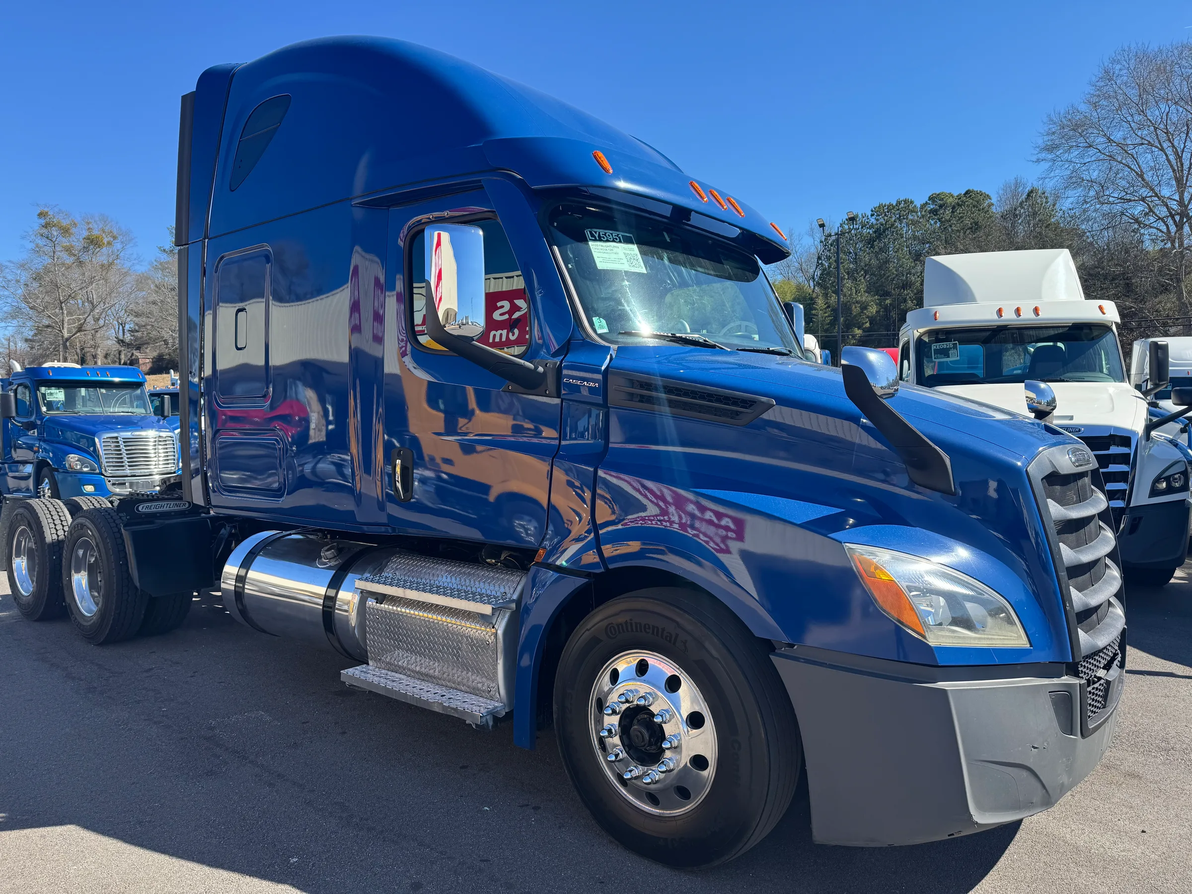 2020 FREIGHTLINER CASCADIA 126