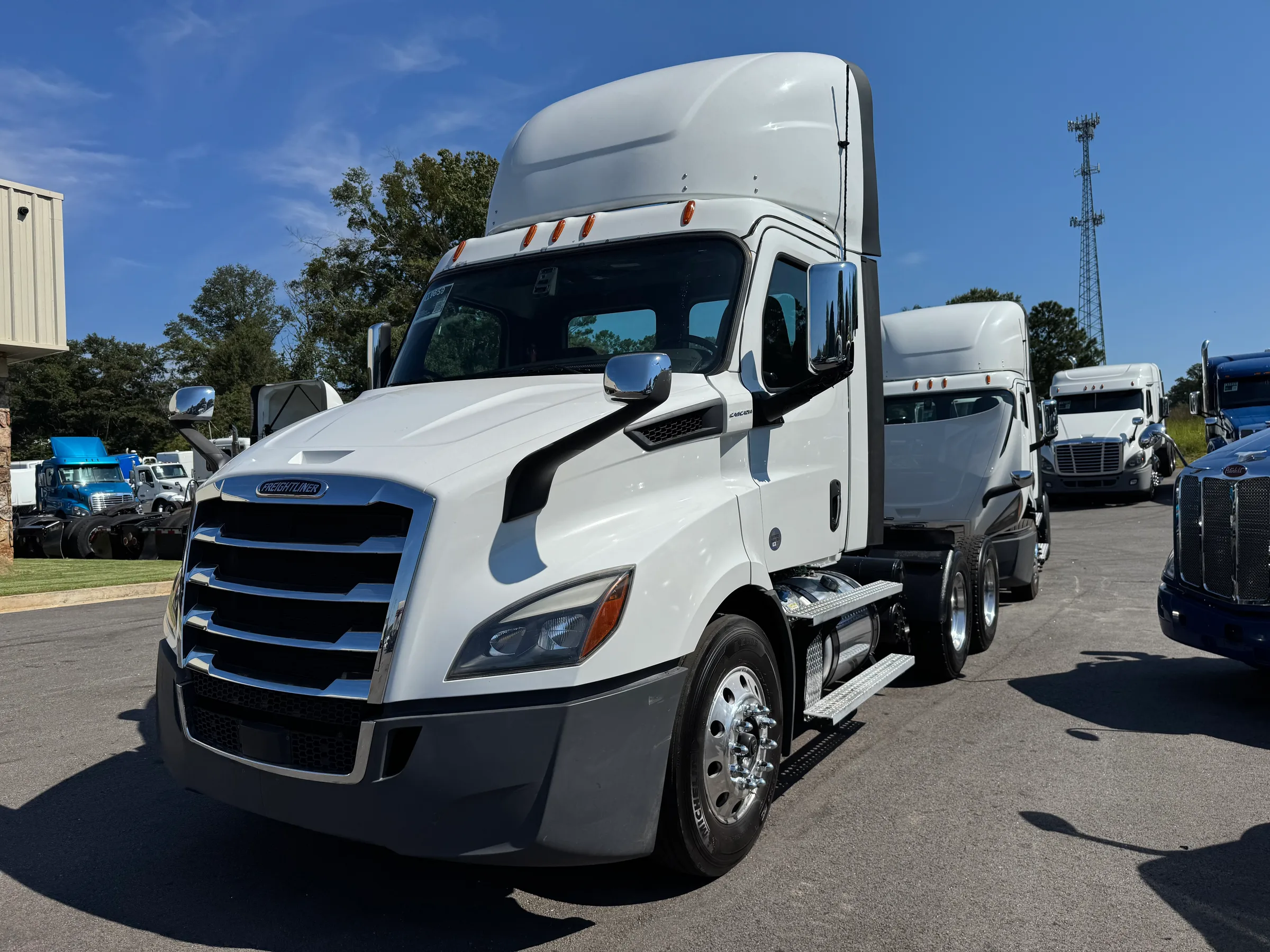 2020 FREIGHTLINER CASCADIA 116