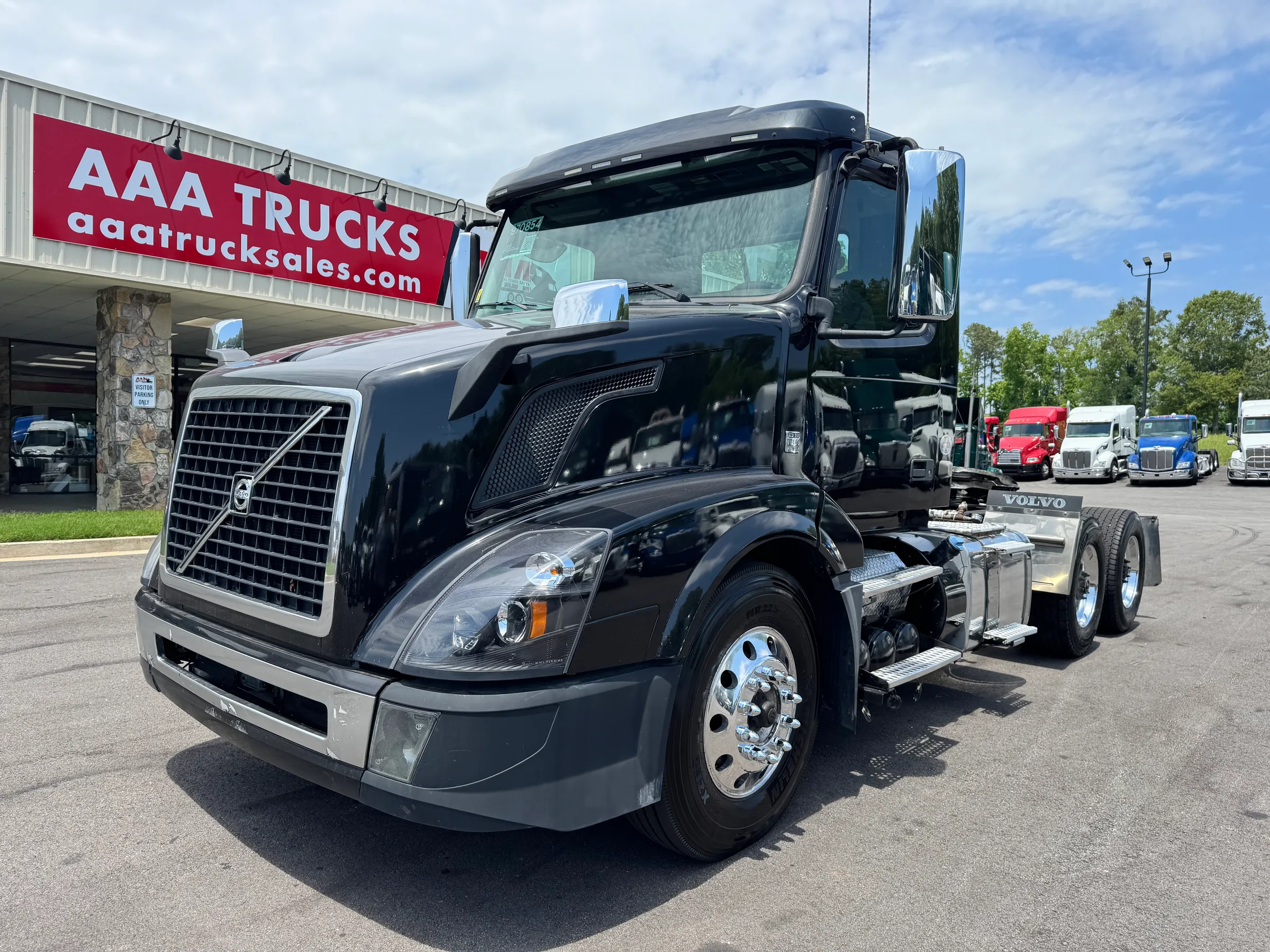2017 VOLVO VNL64T300