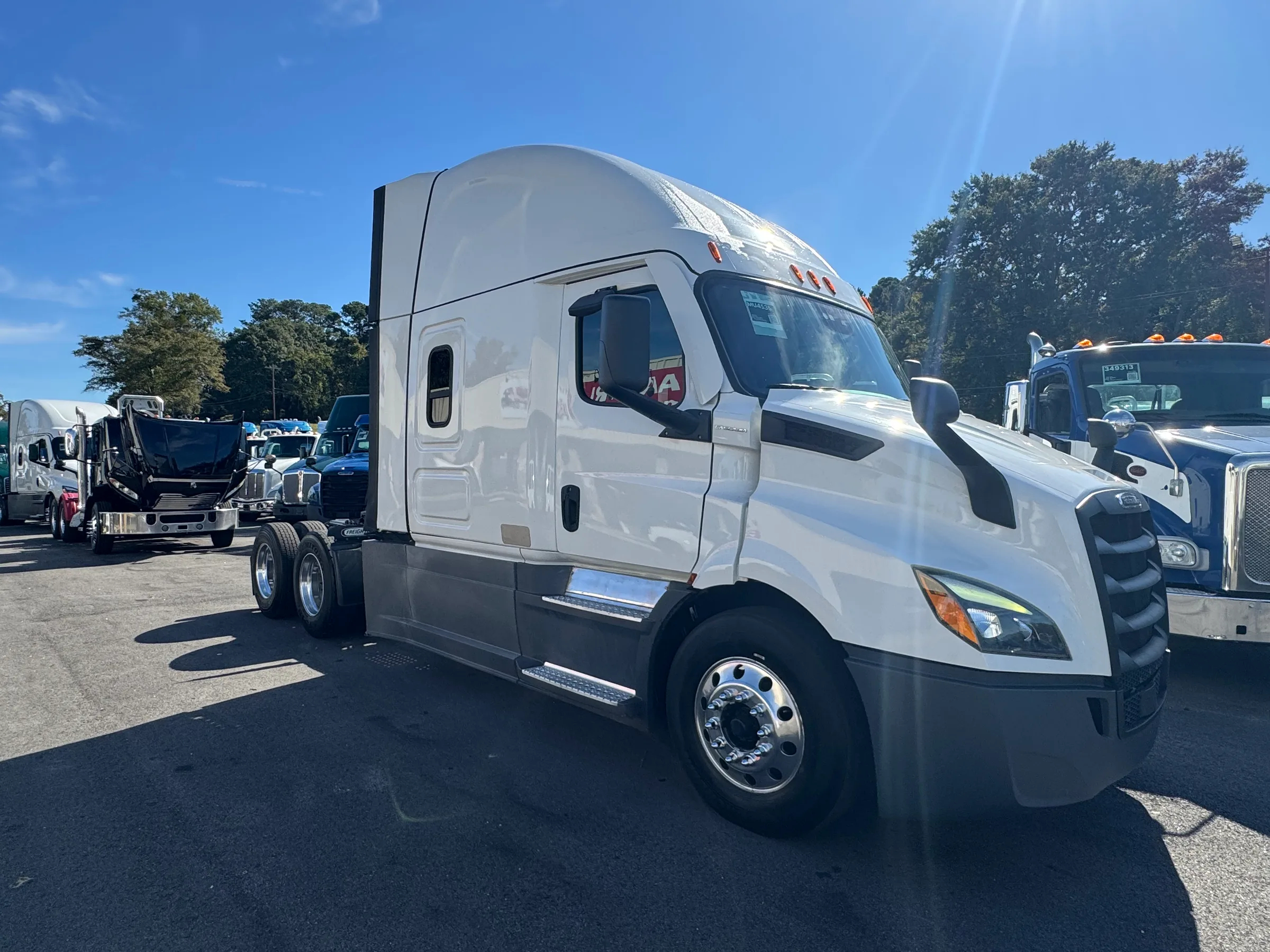 2021 FREIGHTLINER CASCADIA 116