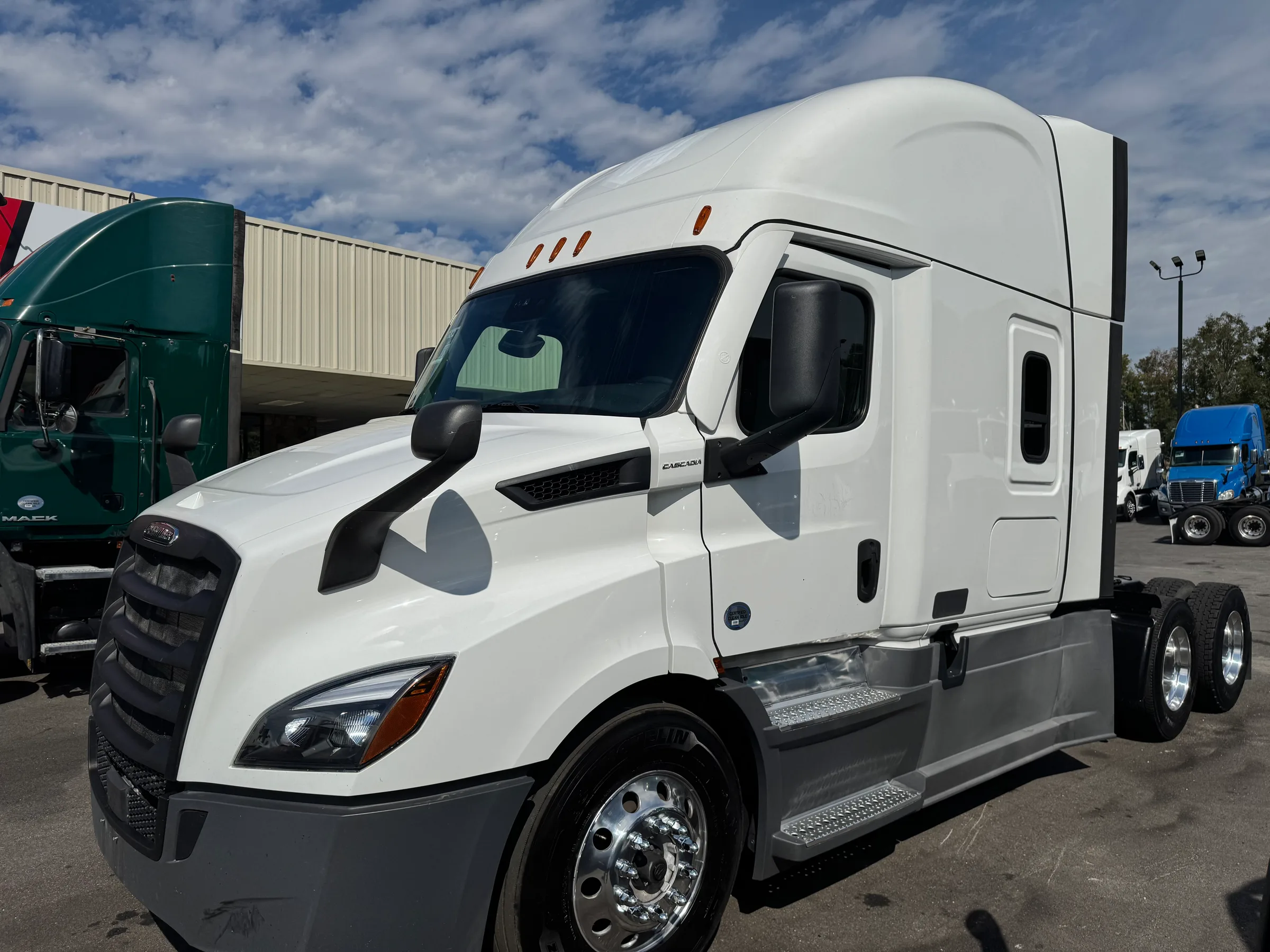 2021 FREIGHTLINER CASCADIA 116