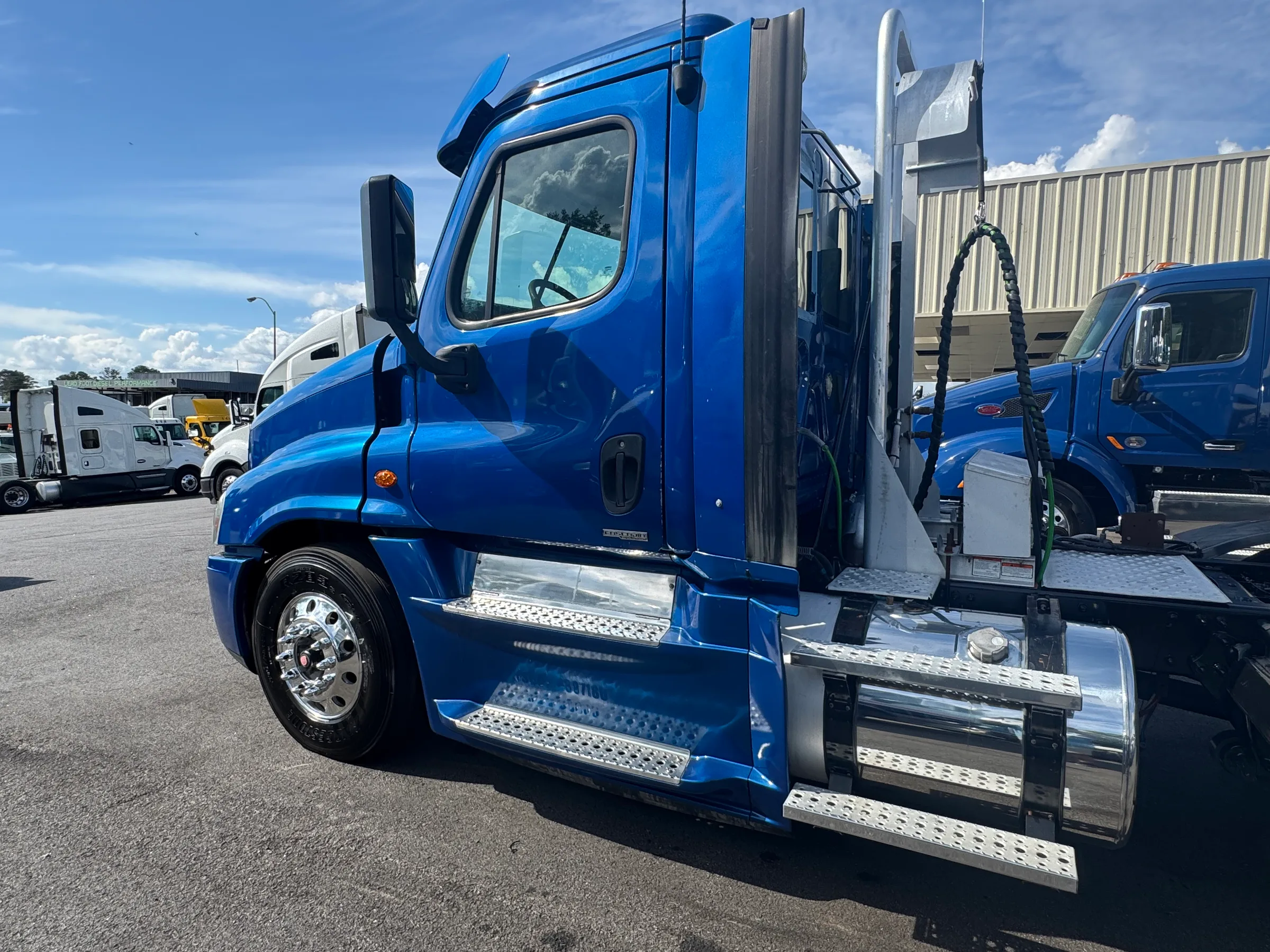 2017 FREIGHTLINER CASCADIA 125