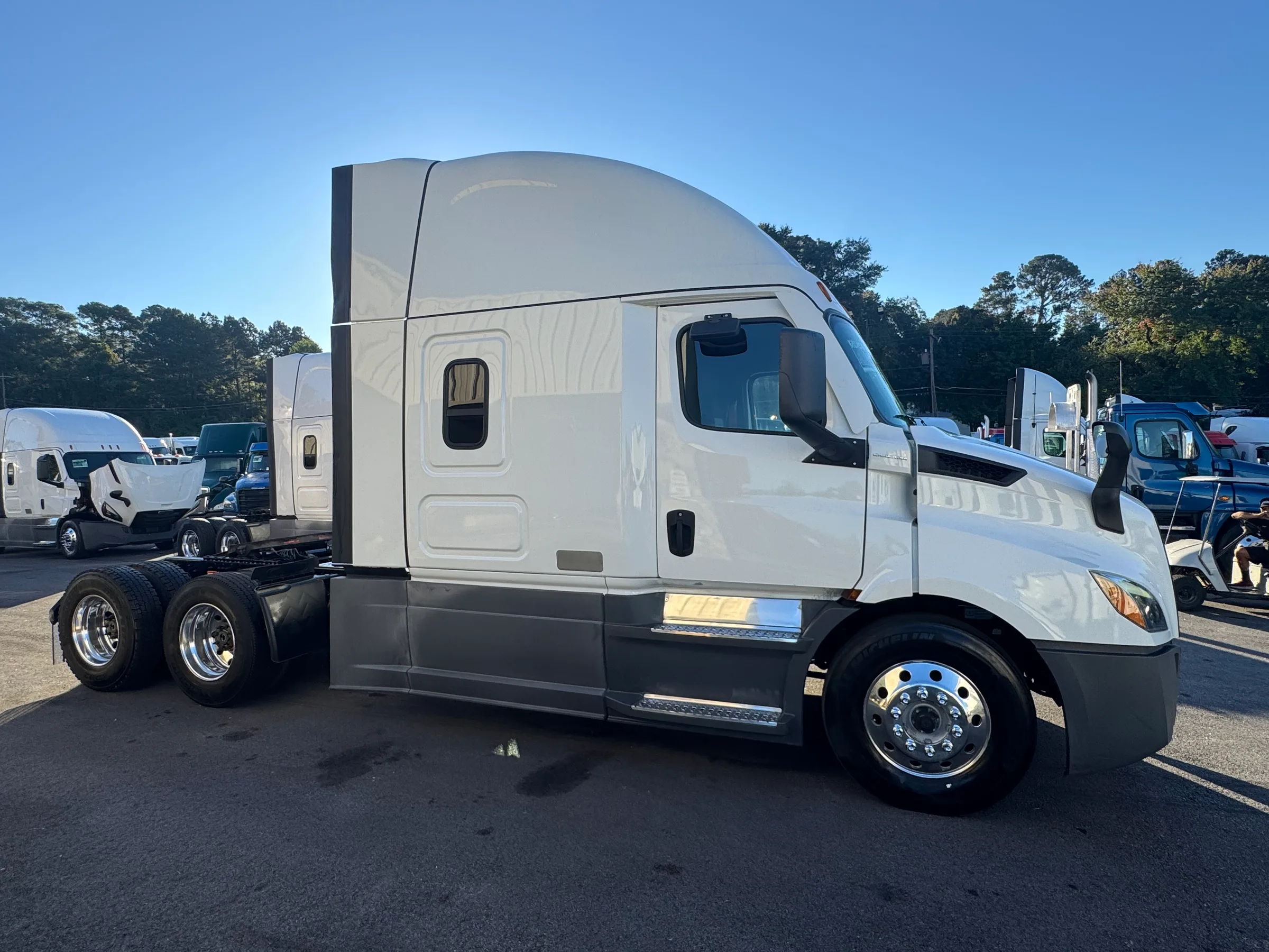 2021 FREIGHTLINER CASCADIA 116
