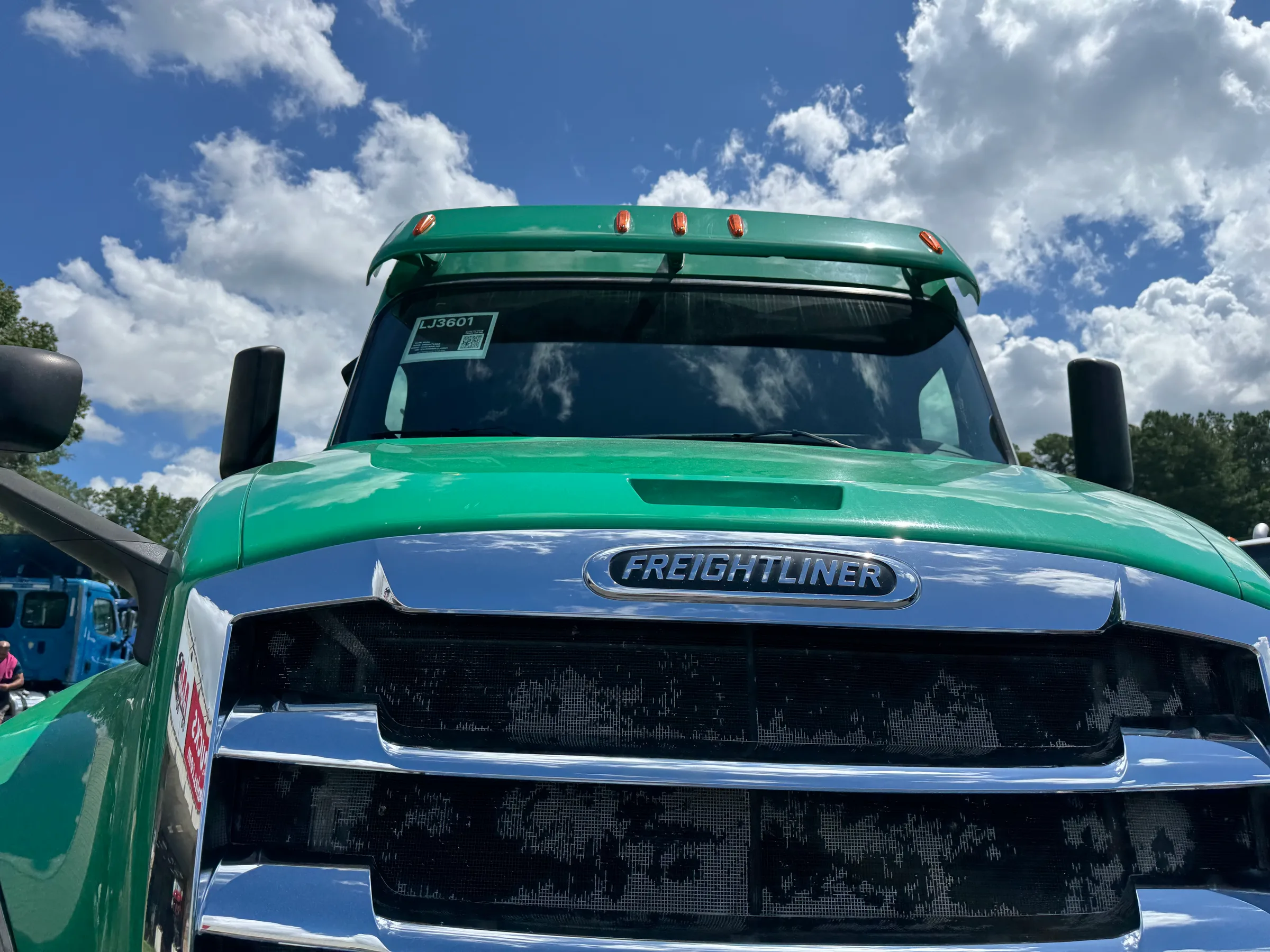 2020 FREIGHTLINER CASCADIA 126