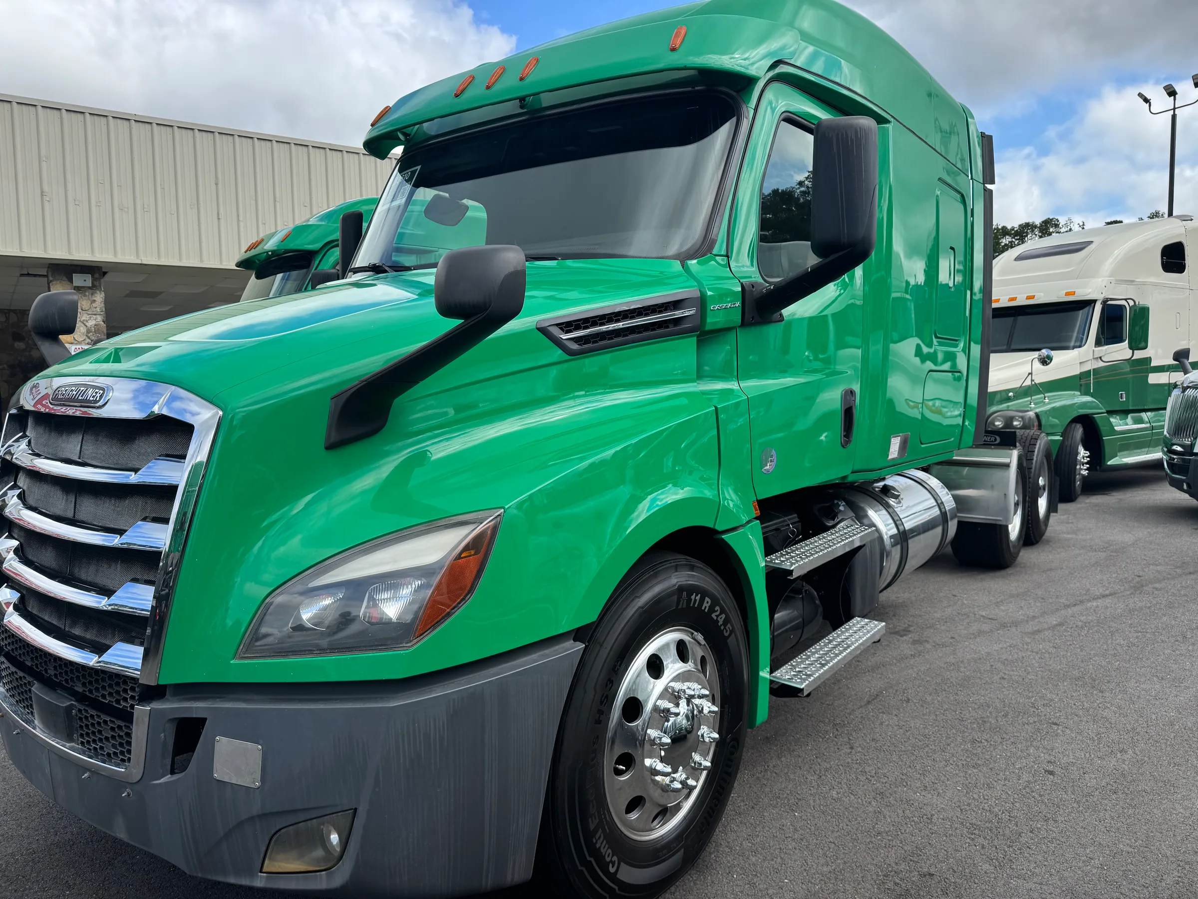 2020 FREIGHTLINER CASCADIA 126