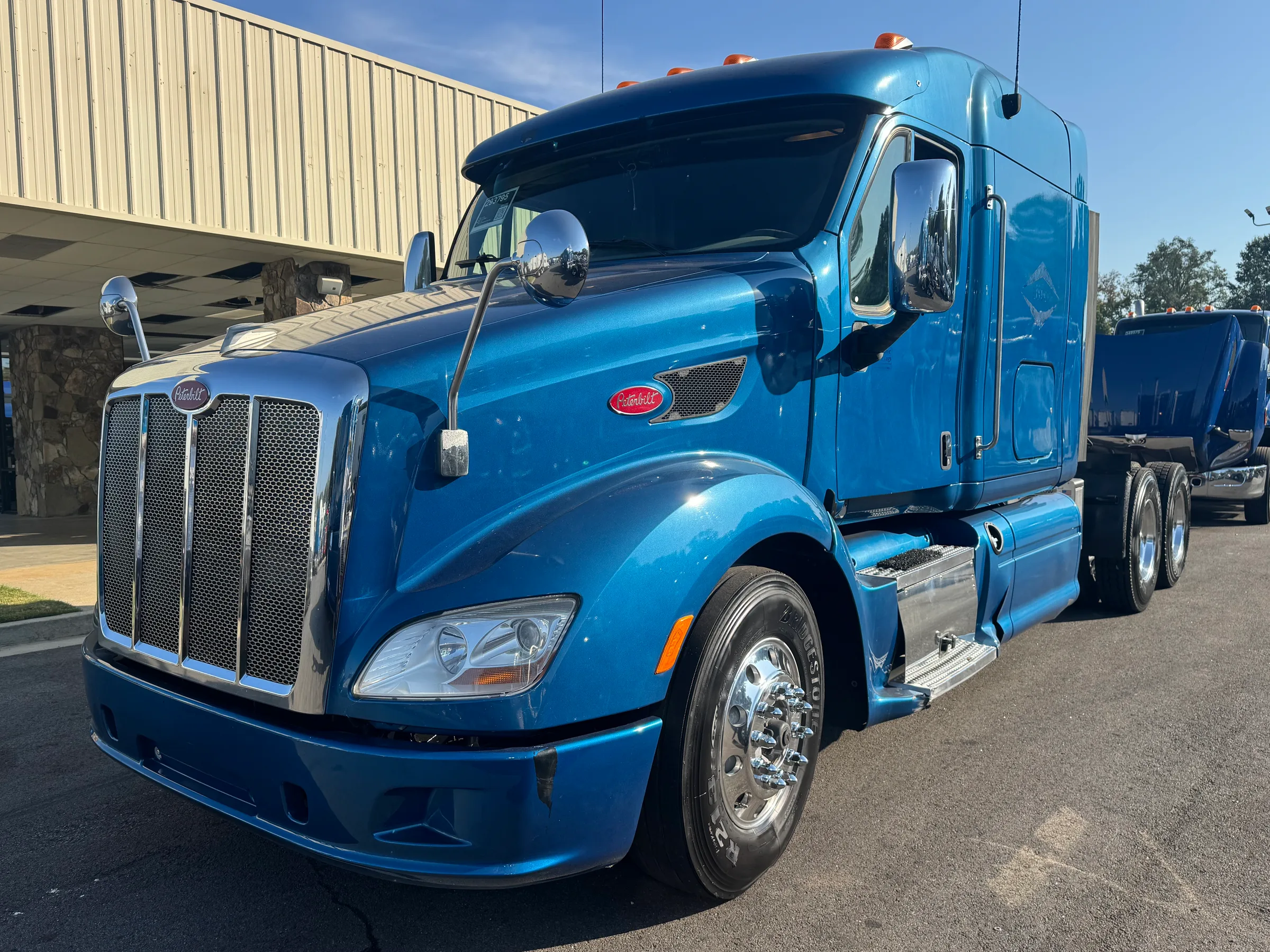 2015 PETERBILT 587